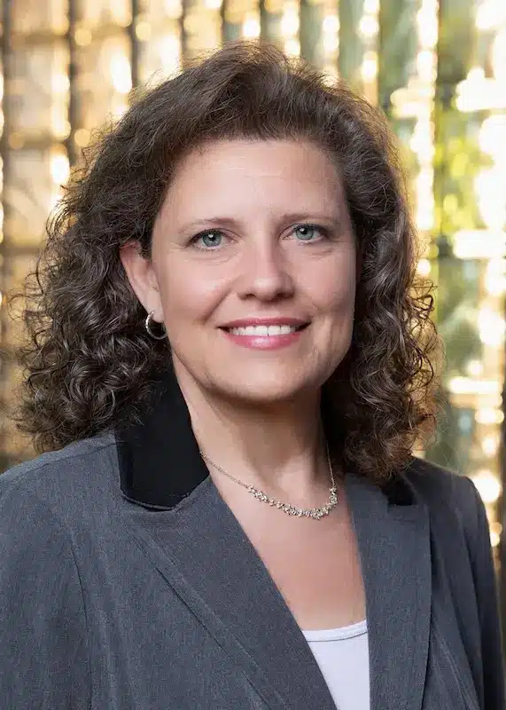 Cindy Wolff Headshot